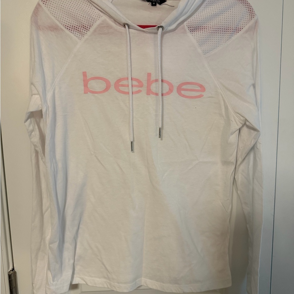 Women’s bebe White top w/hoodie M